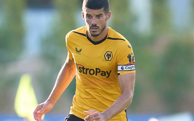 Conor Coady được đánh giá cao bởi khả năng phòng ngự và lãnh đạo 