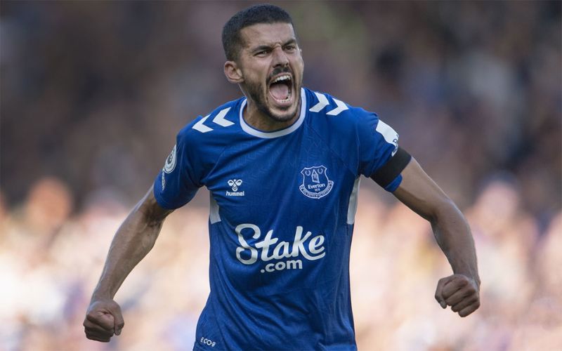 Conor Coady là một trong những trung vệ nổi bật của bóng đá nước Anh 