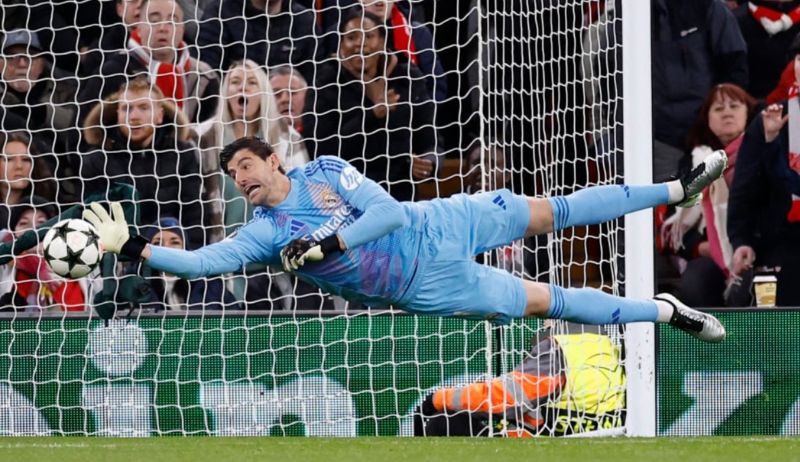 Courtois từng giành Găng tay Vàng World Cup 2018 và nhiều danh hiệu lớn ở cấp CLB