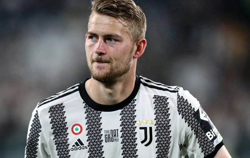 Anh mang đến sự chắc chắn, tinh thần chiến đấu và nhịp độ phòng ngự ổn định cho đội bóng