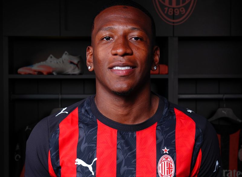 Estupiñán nổi bật với khả năng leo biên, tạt bóng chính xác và hỗ trợ đồng đội hiệu quả