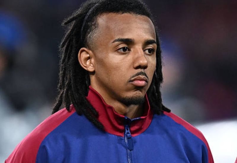 Jules Koundé là trung vệ trẻ tài năng, nổi bật tại Barcelona và đội tuyển Pháp