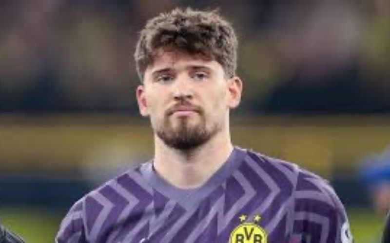 Kobel được đào tạo tại Học viện Grasshopper.