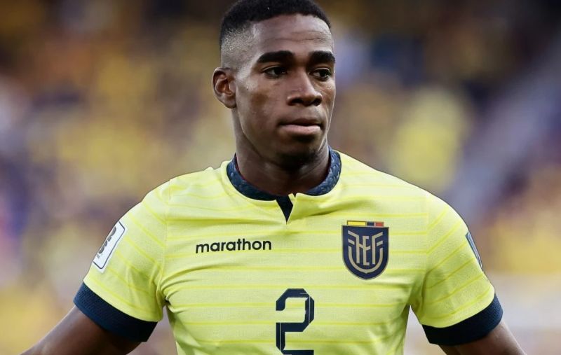 Những pha bứt tốc và cản phá của Félix Torres luôn làm say mê người hâm mộ