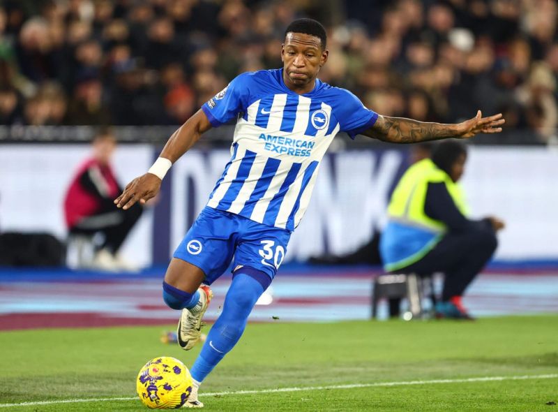 Pervis Estupiñán là hậu vệ cánh trái xuất sắc của đội tuyển Ecuador, nổi bật với tốc độ và kỹ thuật điêu luyện