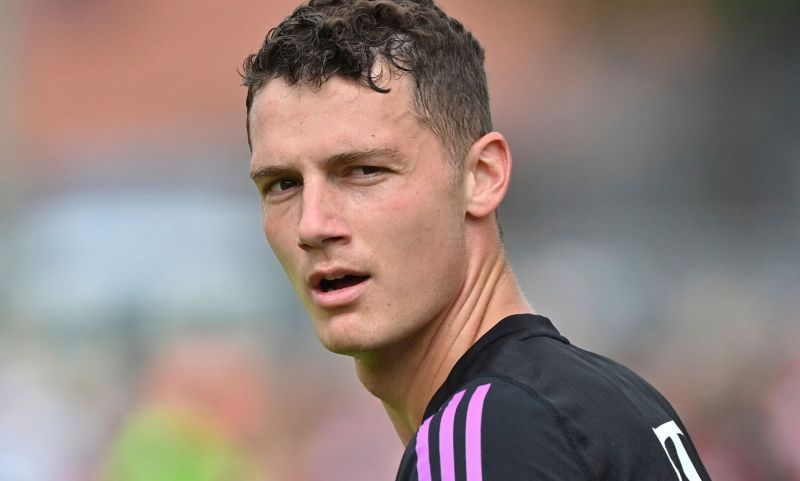 Phong thái điềm tĩnh, khả năng đọc tình huống và tinh thần chuyên nghiệp giúp anh trở thành biểu tượng của hậu vệ hiện đại