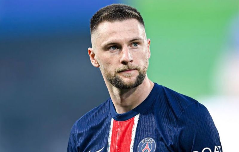 Phong thái điềm tĩnh và tinh thần chuyên nghiệp giúp anh trở thành biểu tượng của lòng trung thành trên sân cỏ