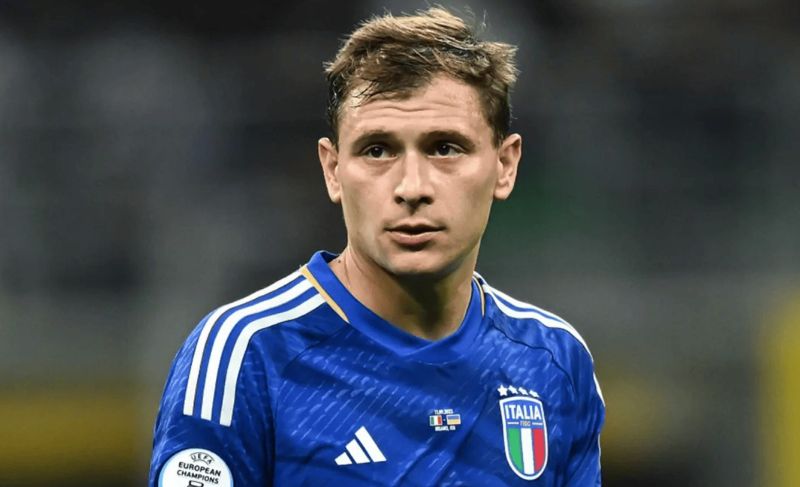 Với khả năng chuyền bóng và tham gia tấn công ấn tượng, Nicolo Barella trở thành trụ cột nơi tuyến giữa