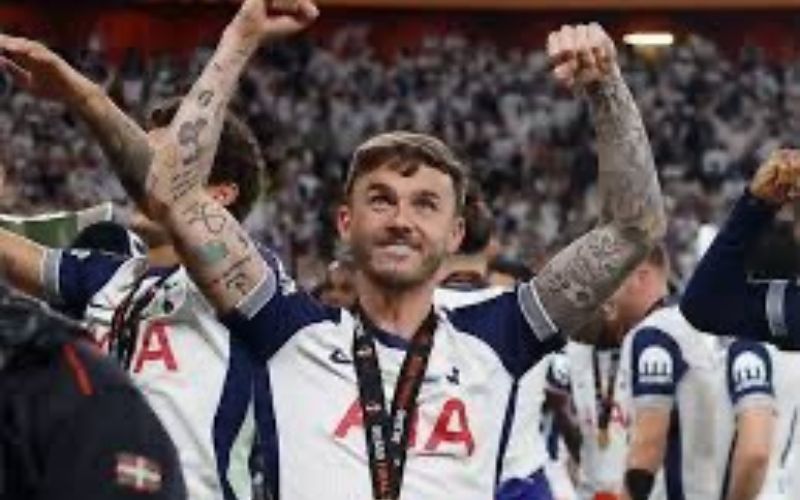 Anh trở thành mẫu tiền vệ tấn công hiện đại.